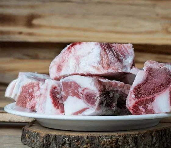 Kalbsbrustbeinknochen,kleine Stücke - gefroren